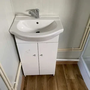 Wohncontainer, komplett ausgestattet, mit Küche, Bad, Dusche und WC